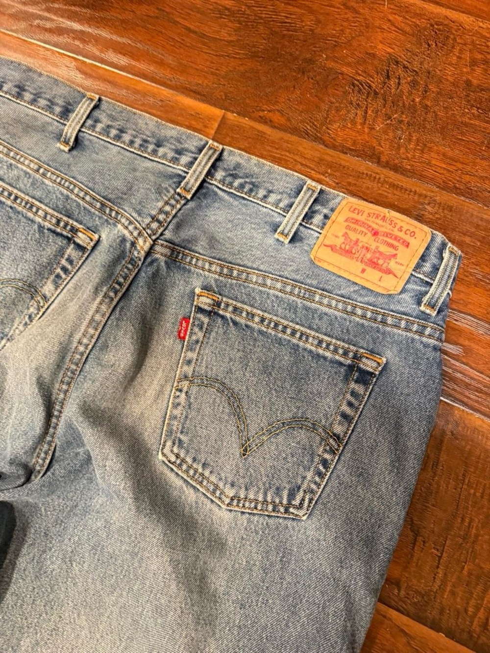 Y2K Levi's 528 Metro Fit Distressed Faded Loose Straight Leg Jeans Made in Canad - Picture 3 of 6